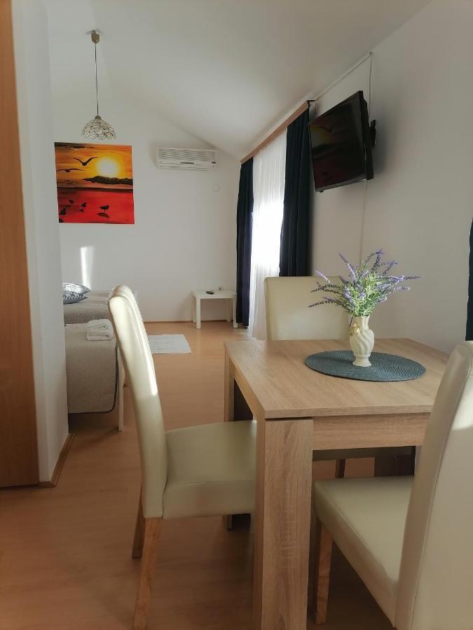 Apartments Kozjan คาร์โลวัตส์ ภายนอก รูปภาพ