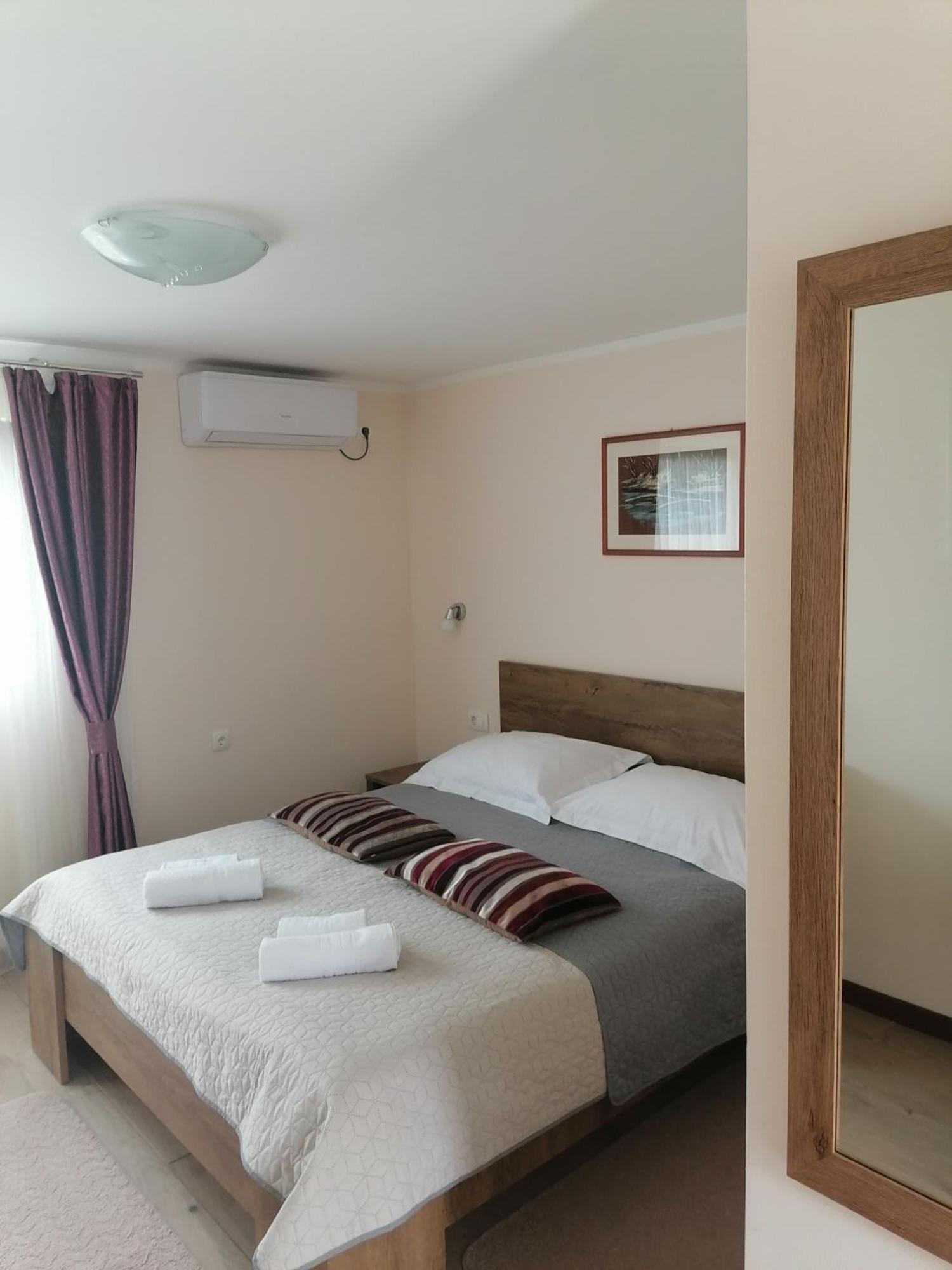 Apartments Kozjan คาร์โลวัตส์ ห้อง รูปภาพ
