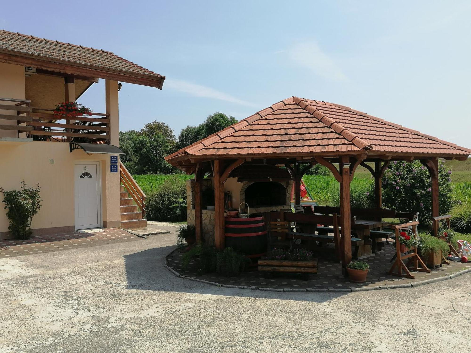 Apartments Kozjan คาร์โลวัตส์ ห้อง รูปภาพ