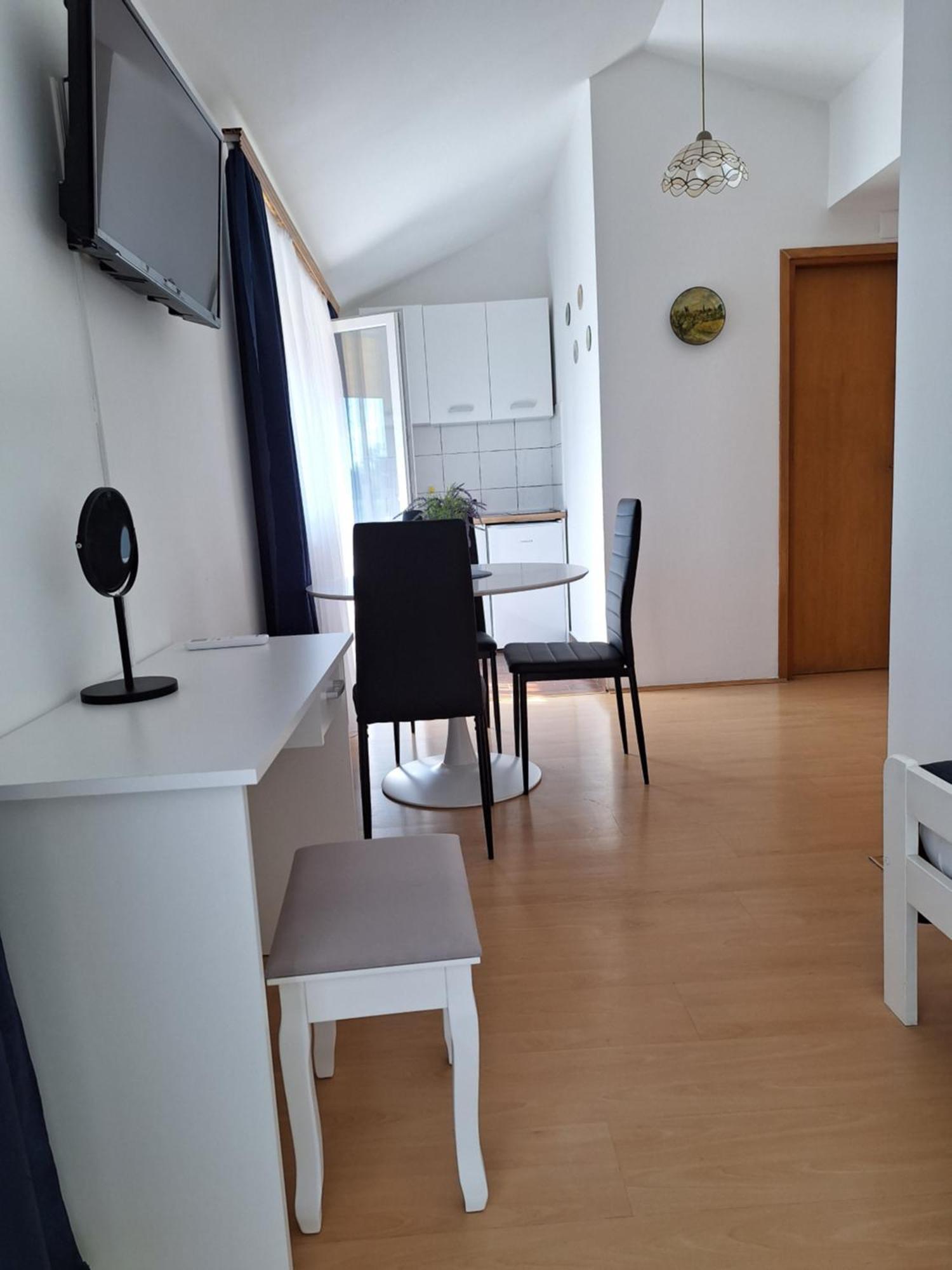 Apartments Kozjan คาร์โลวัตส์ ภายนอก รูปภาพ