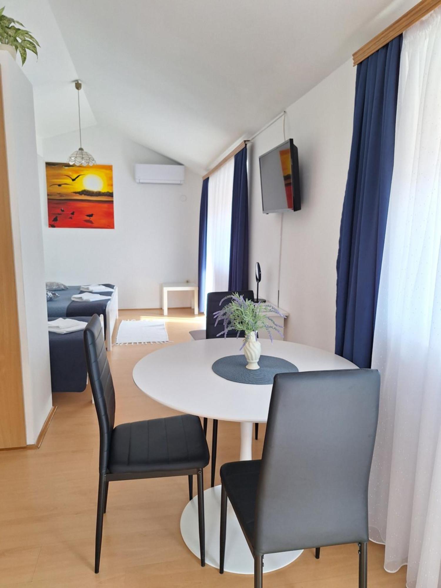 Apartments Kozjan คาร์โลวัตส์ ภายนอก รูปภาพ