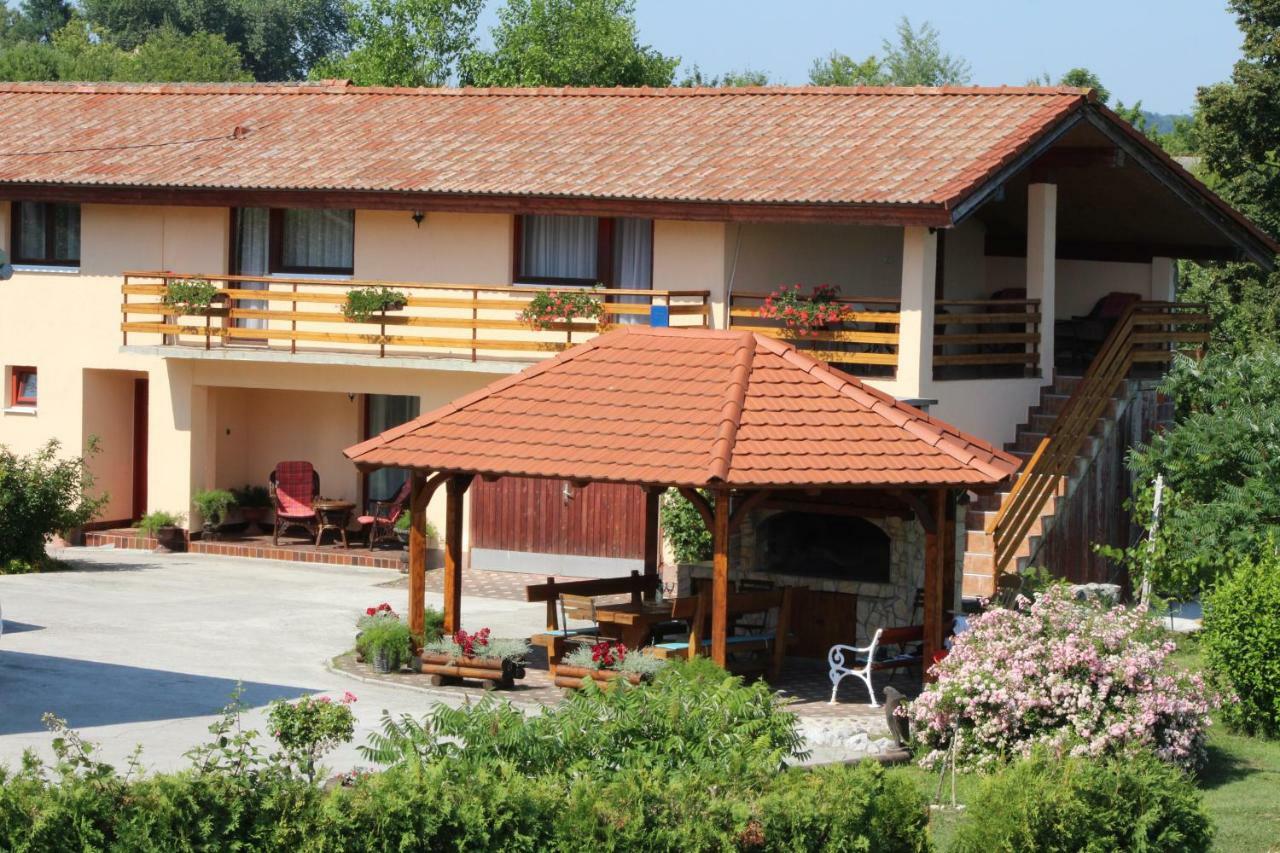 Apartments Kozjan คาร์โลวัตส์ ภายนอก รูปภาพ